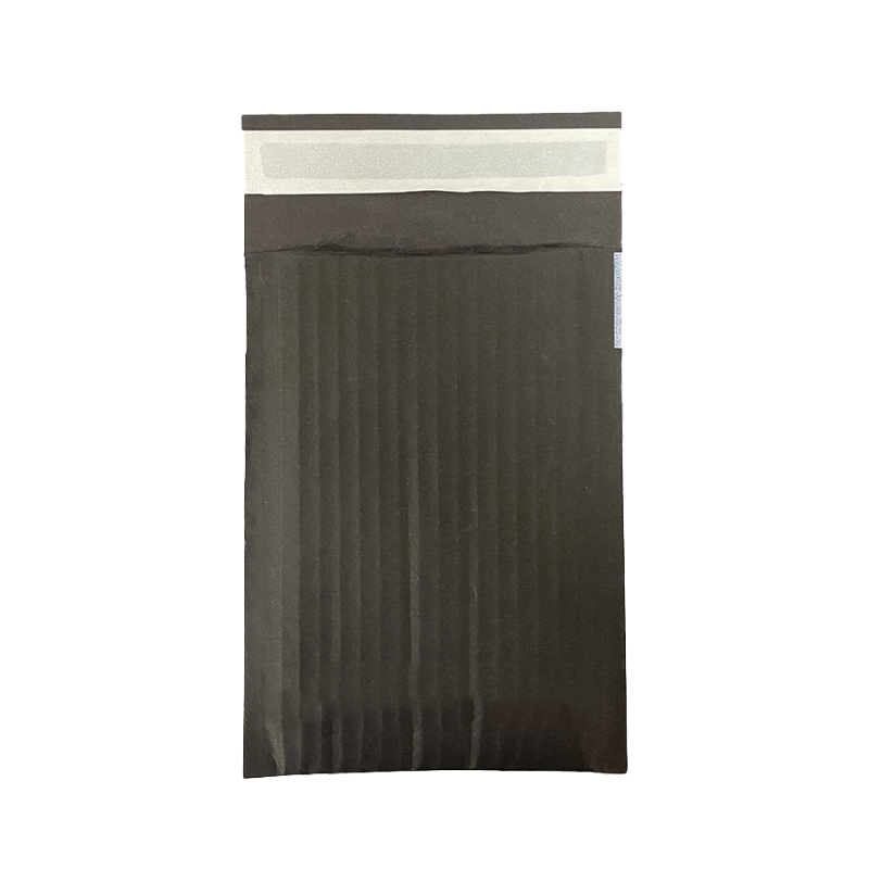 Itim na corrugated paper mailing bag