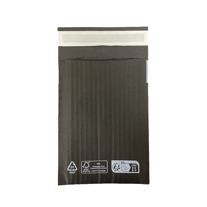 Itim na corrugated paper mailing bag